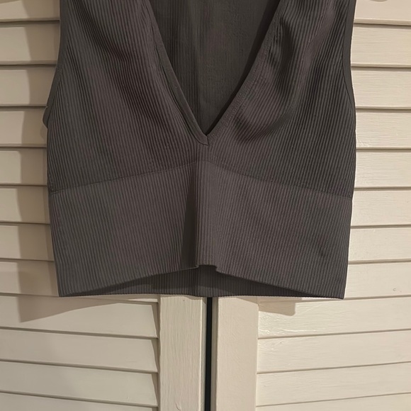 Gray Sleeveless Ribbed Top - Picture 3 of 8